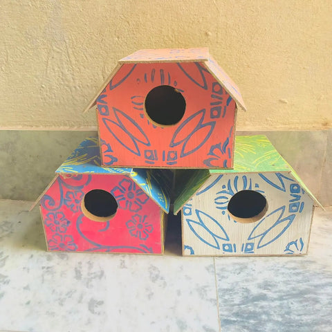 Pack of 10 Sparrow Houses – 3x Large, 5x Medium & 2x Small Bird Nesting Boxes
