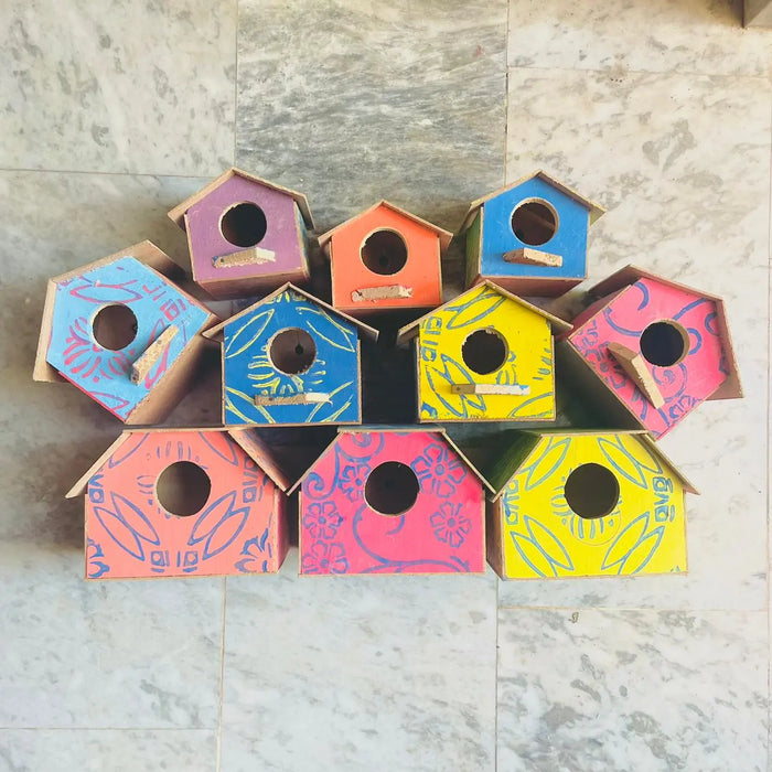 Pack of 10 Sparrow Houses – 3x Large, 5x Medium & 2x Small Bird Nesting Boxes